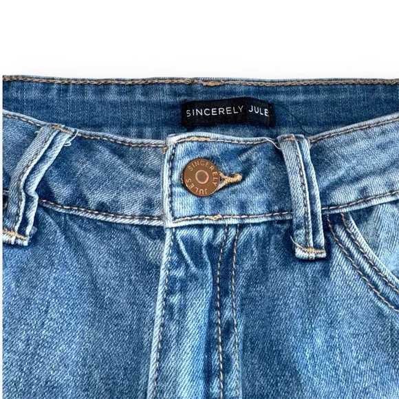 🛍️SALE🛍️ Sincerely Jules Women's Cut-Off Raw Hem Distressed Denim Shorts - Picture 4 of 7